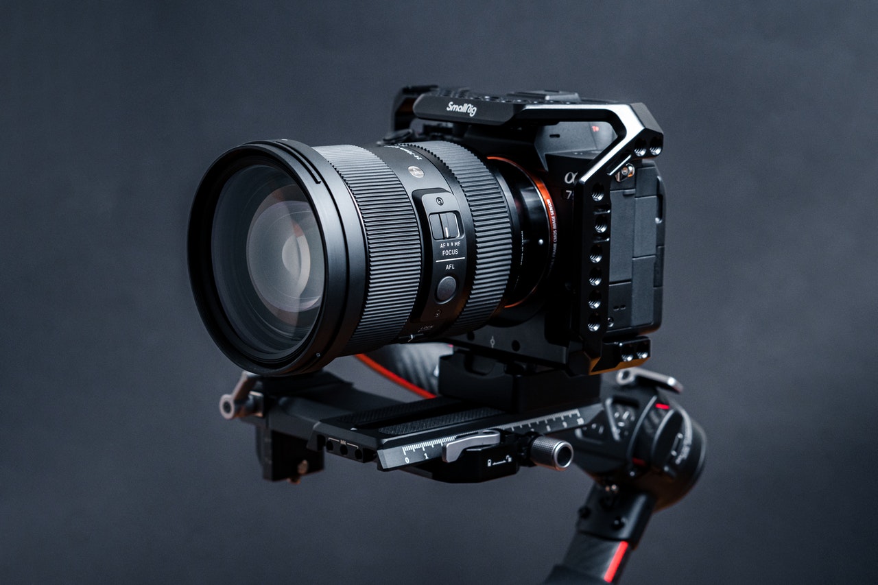 Camera Cage vs Gimbal: Key Differences and Uses