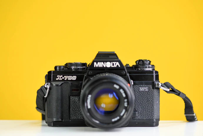 Minolta vs Leica: Which Camera Brand is Better? (Comparison)